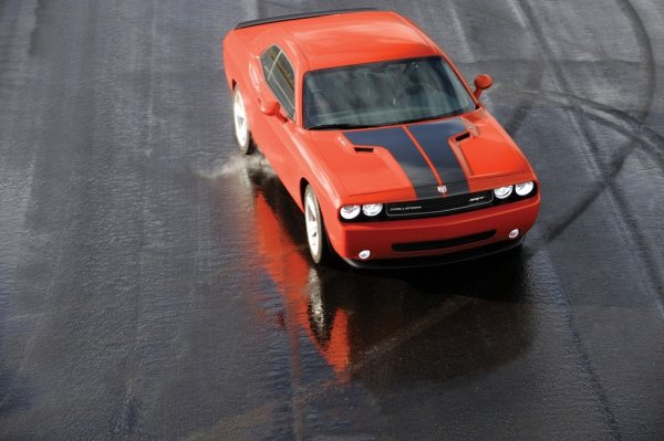 Dodge Challenger SRT8.
